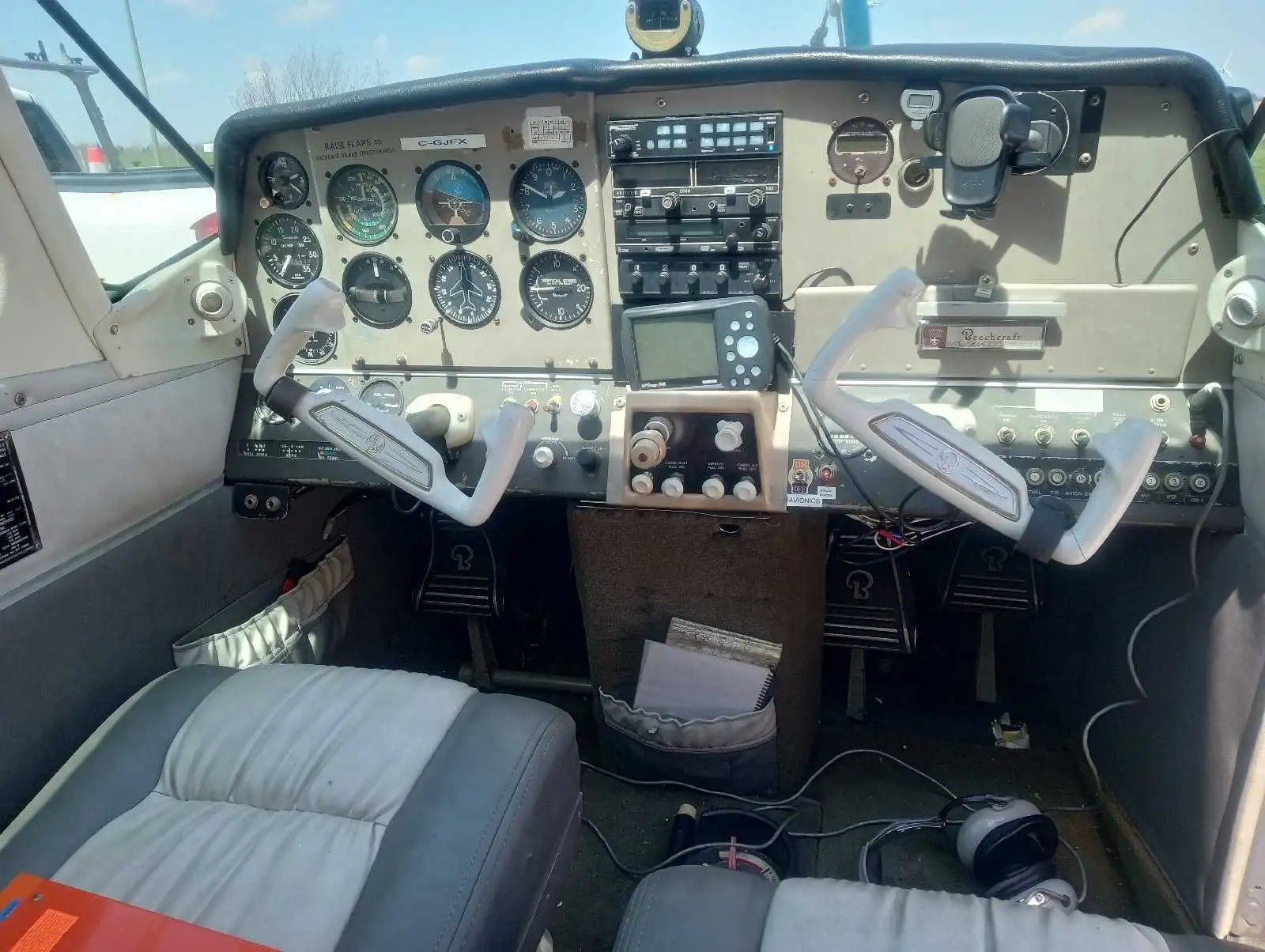 1966 Beechcraft Beech 19A, photo 2