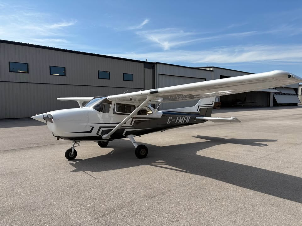1999 Cessna 172R, photo 1