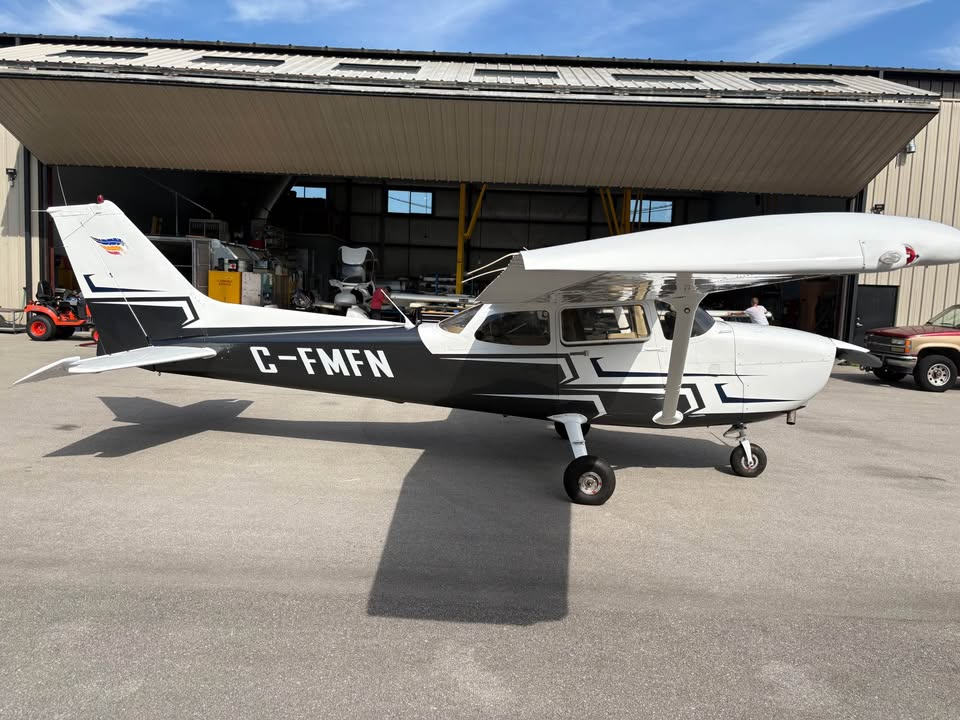1999 Cessna 172R, photo 3