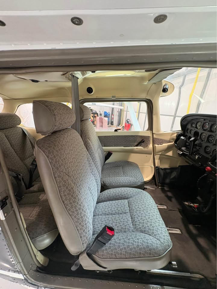1999 Cessna 172R, photo 5