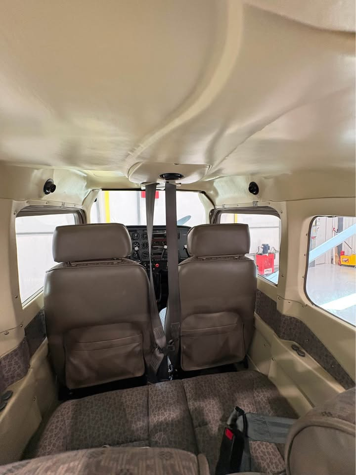 1999 Cessna 172R, photo 7