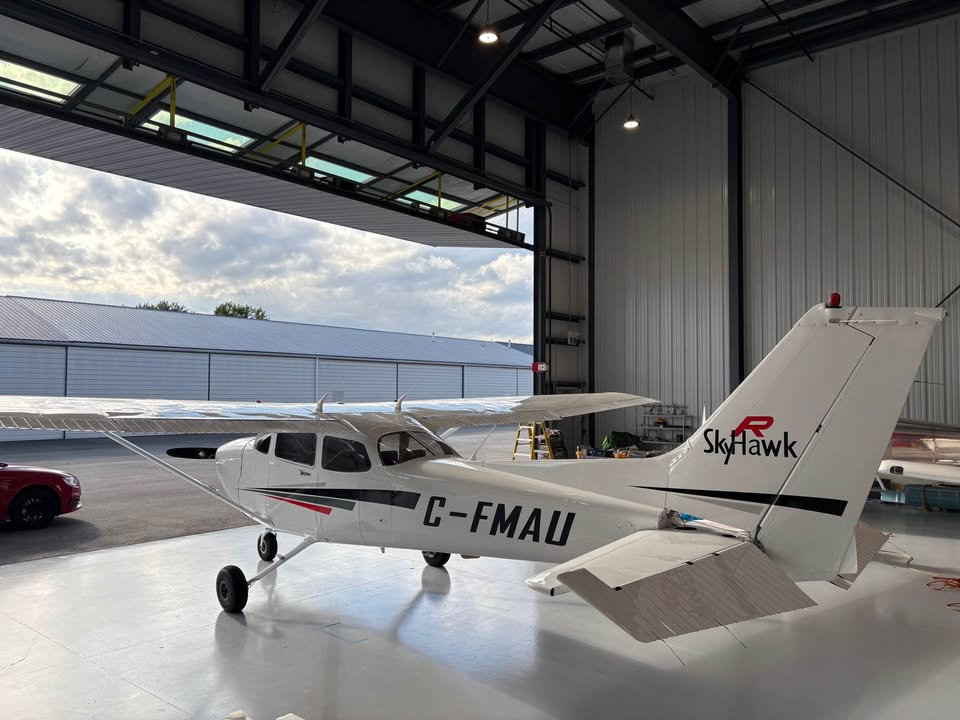 1999 Cessna 172R, photo 2
