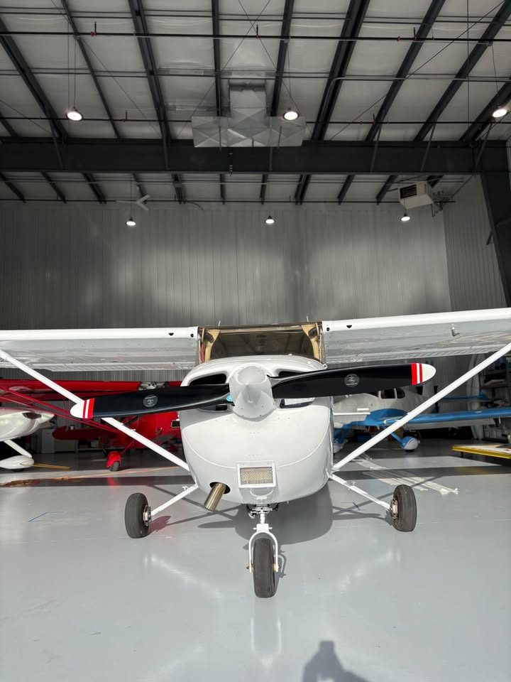 1999 Cessna 172R, photo 3