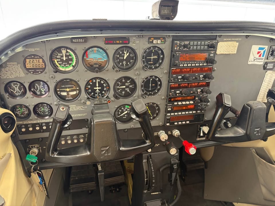 1999 Cessna 172R, photo 4
