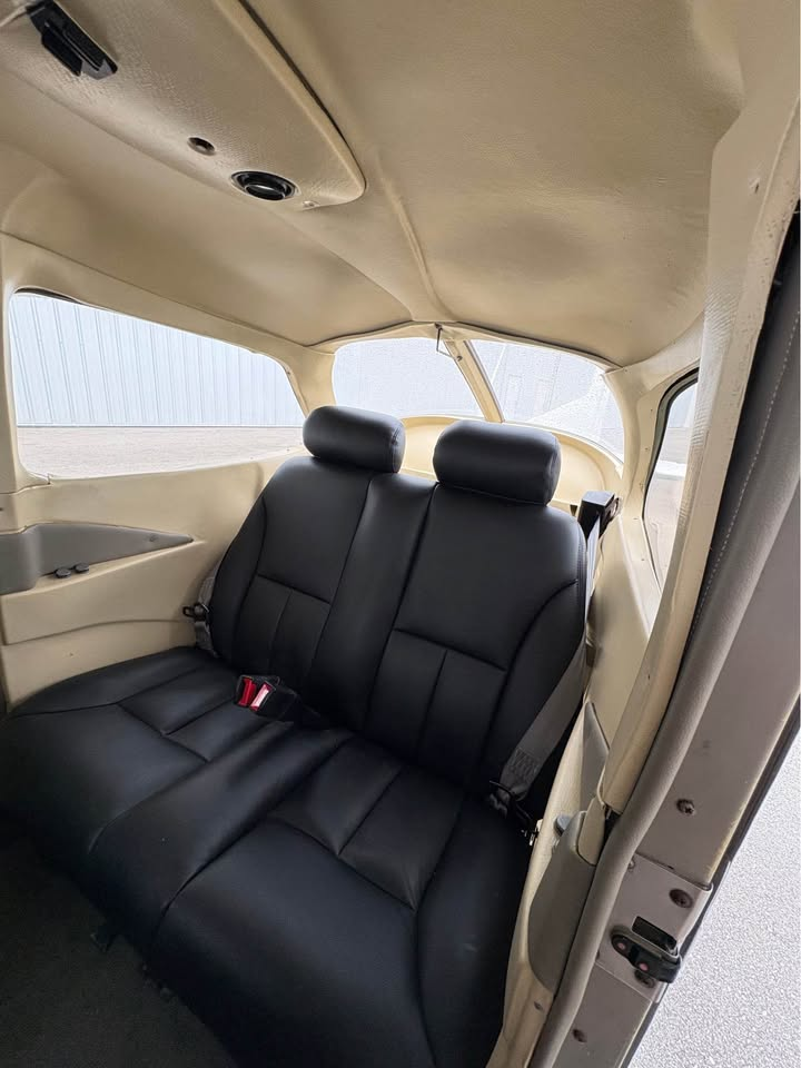 1999 Cessna 172R, photo 6